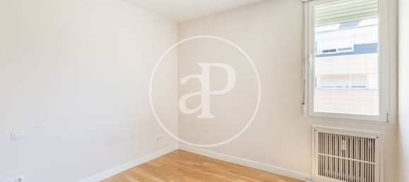 Apartamento de 4 dormitorios en Madrid, Spain No. 152588 12
