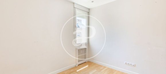Apartamento de 4 dormitorios en Madrid, Spain No. 152588 9