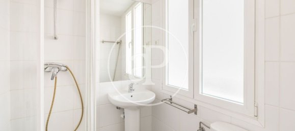 Apartamento de 4 dormitorios en Madrid, Spain No. 152588 28