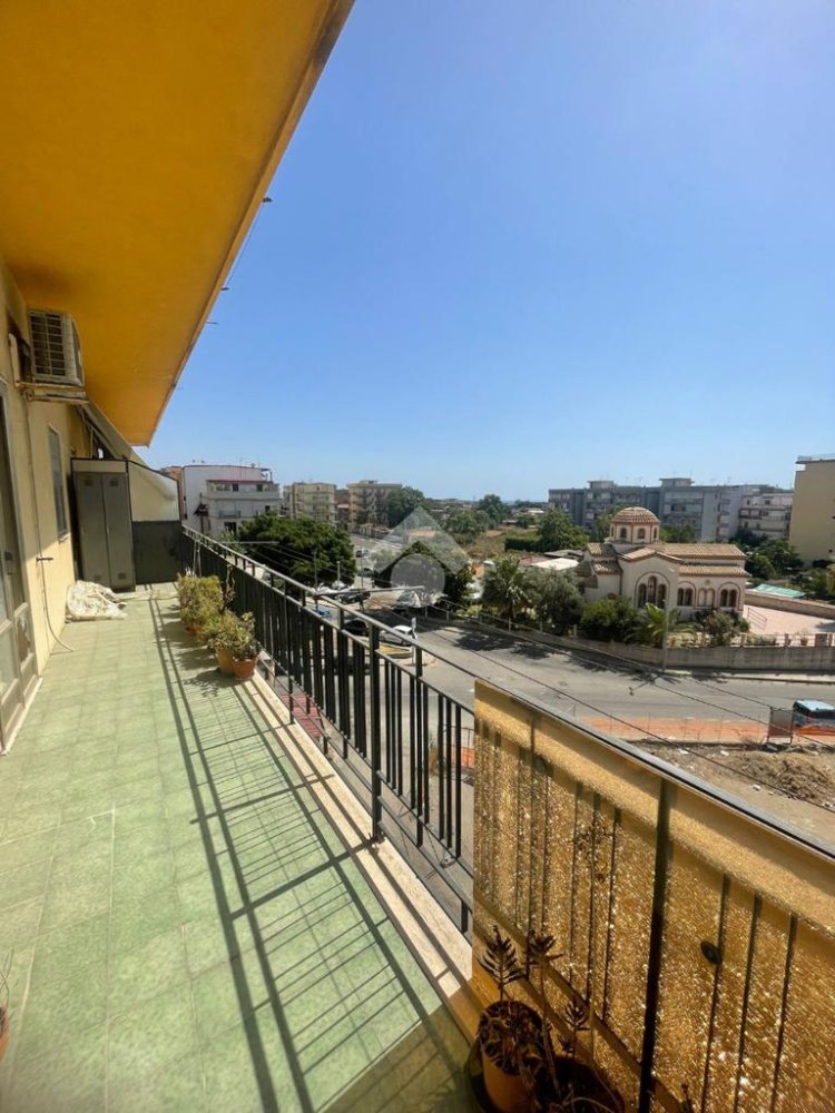 3 bedrooms Apartment in Reggio Calabria, Italy No. 283726