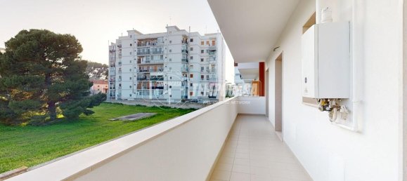 4-salle Appartement à Bari, Italy No. 11651 6
