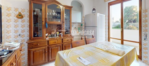 4-salle Appartement à Bari, Italy No. 11651 4