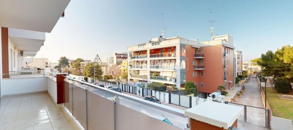 4-salle Appartement à Bari, Italy No. 11651 16