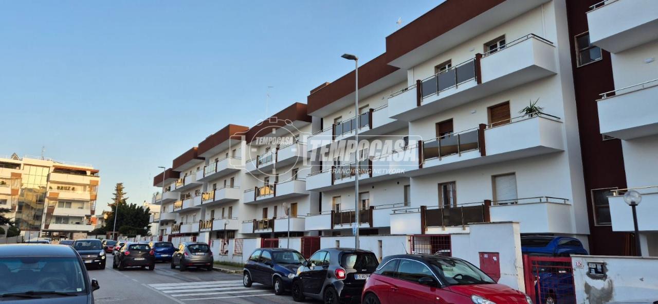 4-salle Appartement à Bari, Italy No. 11651