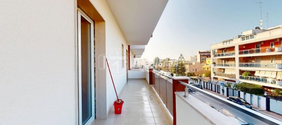 4-salle Appartement à Bari, Italy No. 11651 14