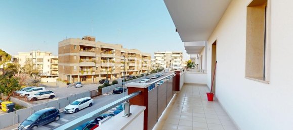4-salle Appartement à Bari, Italy No. 11651 15