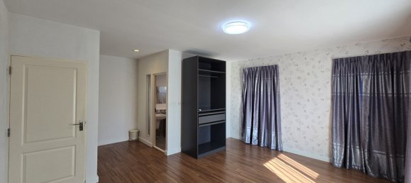 3 bedrooms House in Samut Prakan, Thailand No. 72517 5