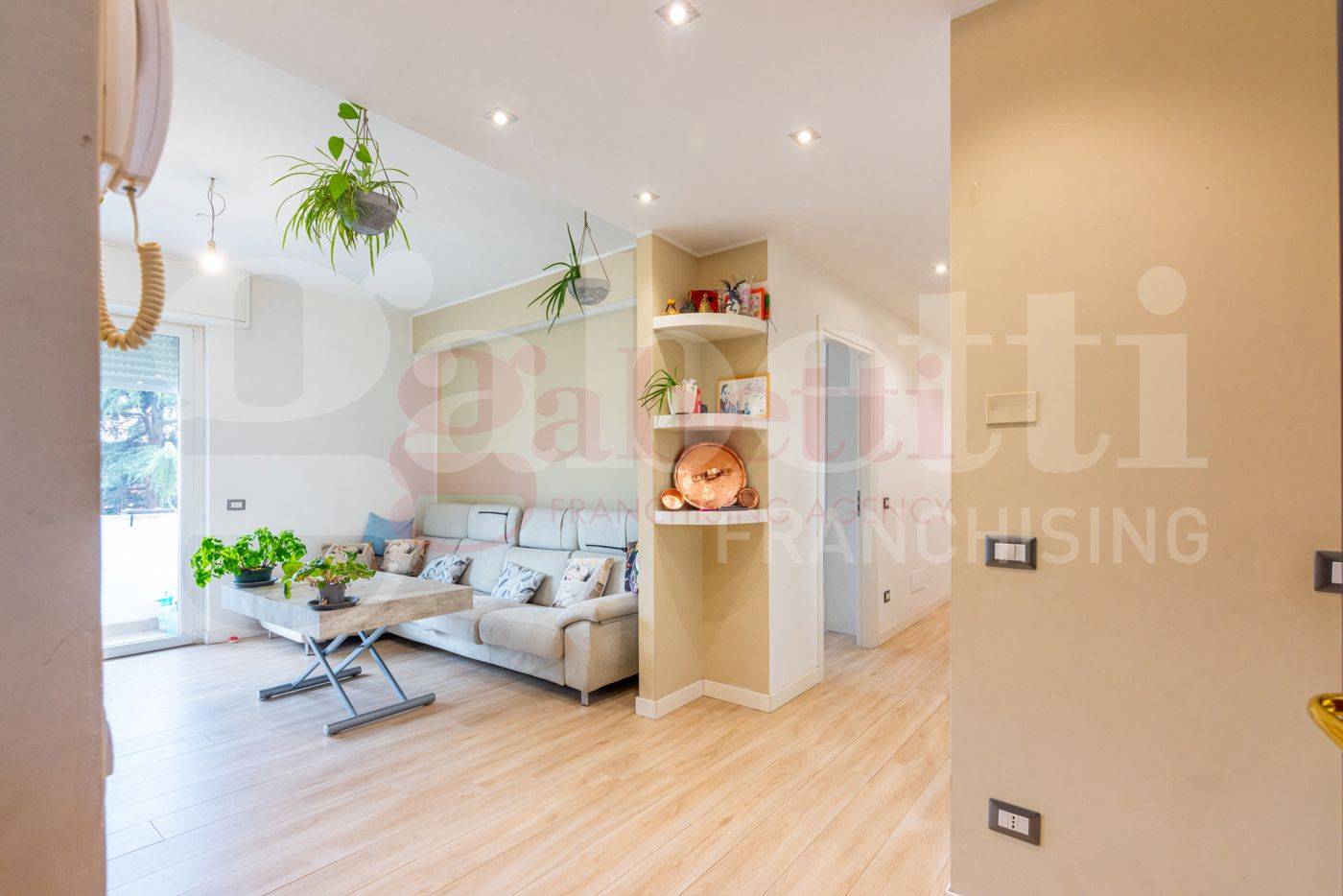Apartamento de 2 dormitorios en Milan, Italy No. 247046