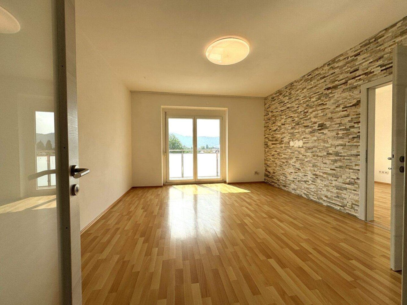 3غرفة شقة في Wetzelsdorf, Austria رقم 132183