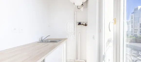 Studio à Clichy, France No. 349325 2