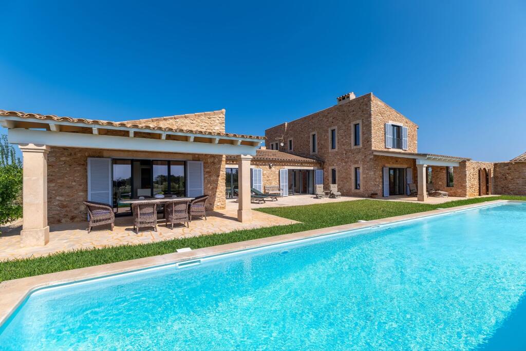 4 bedrooms House in Ses Salines, Spain No. 246170