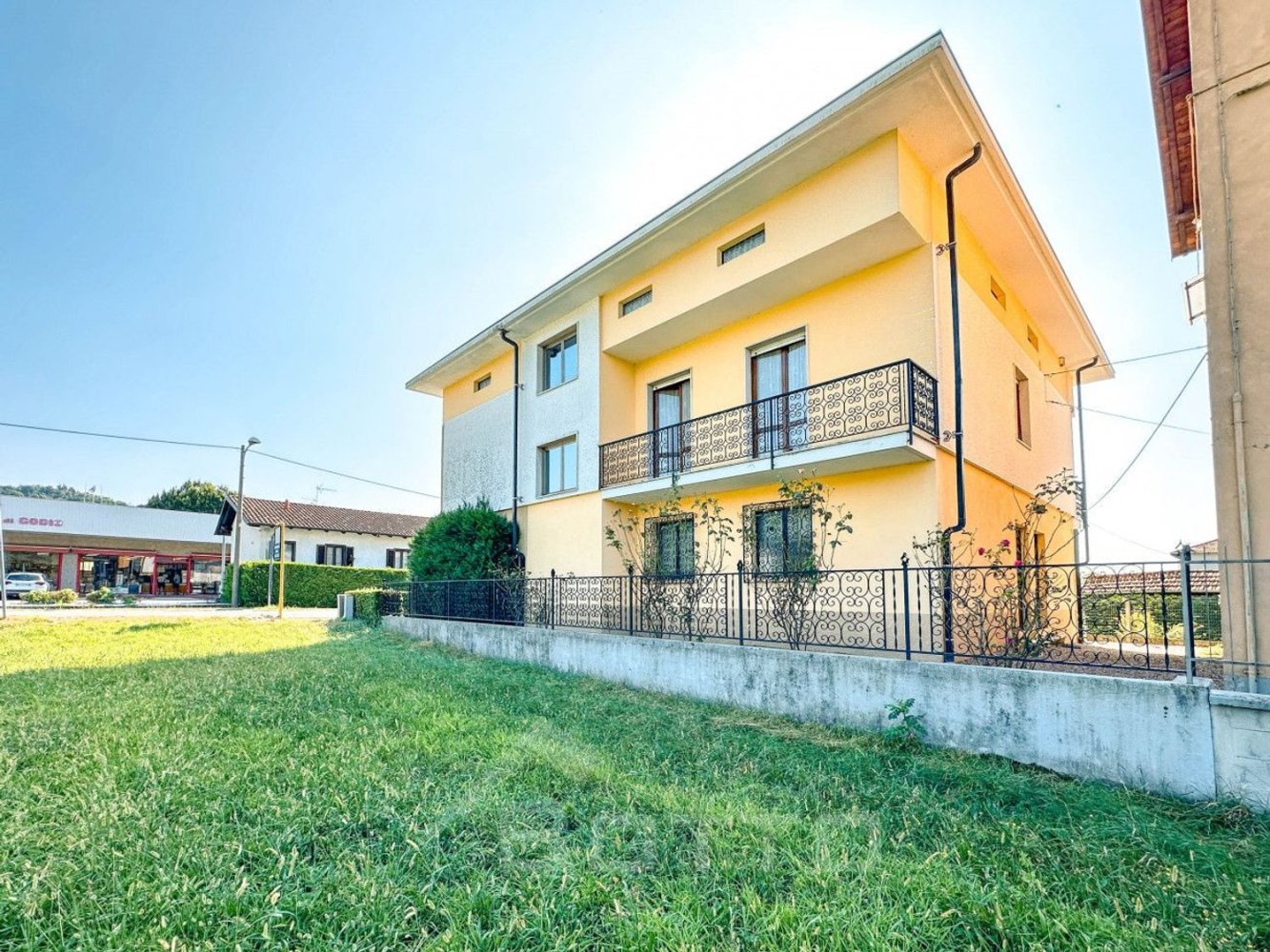 5 rooms House in Grignasco, Italy No. 226216