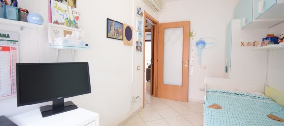 3-salle Appartement à Selargius, Italy No. 16082 15