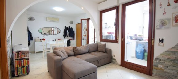 3-salle Appartement à Selargius, Italy No. 16082 25