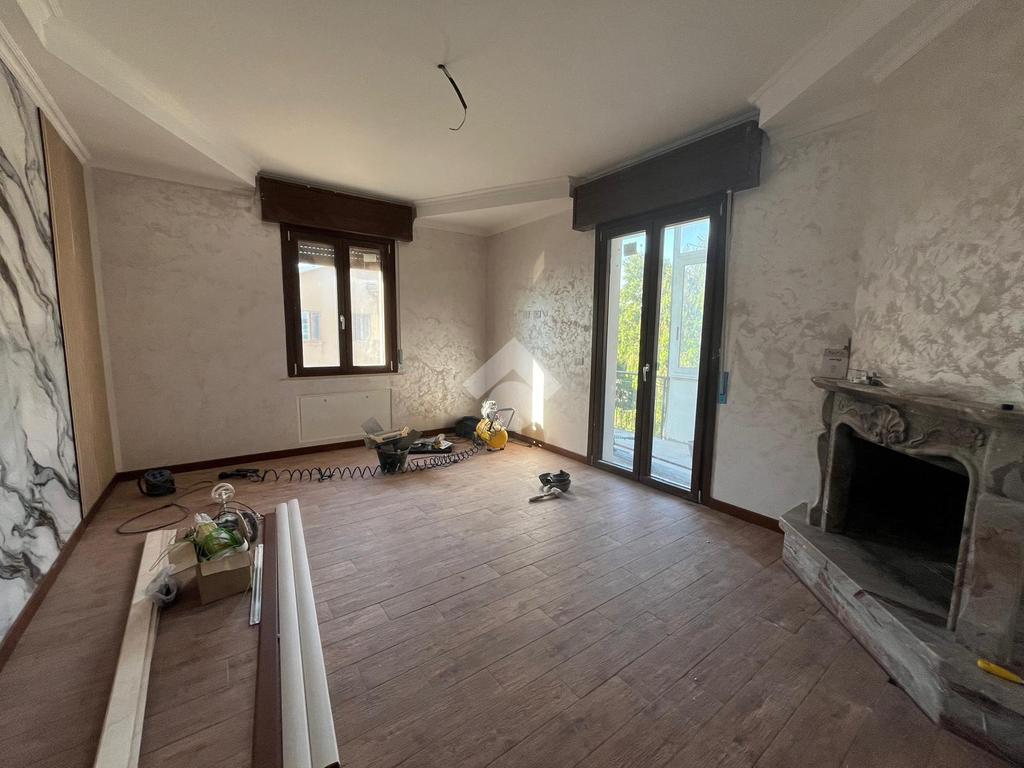 2 bedrooms Apartment in Mantua, Italy No. 245606