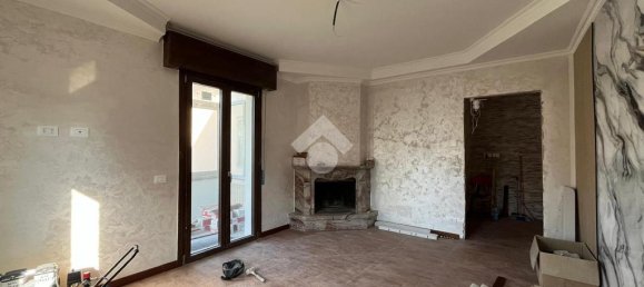2 bedrooms Apartment in Mantua, Italy No. 245606 6