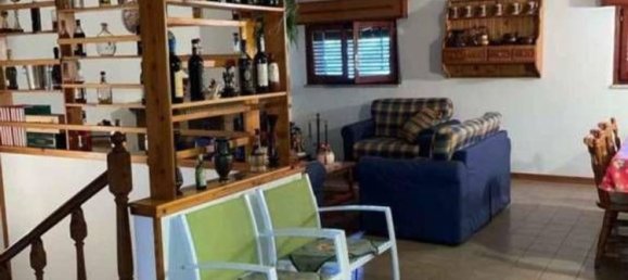 5 bedrooms Apartment in Catanzaro, Italy No. 375519 4