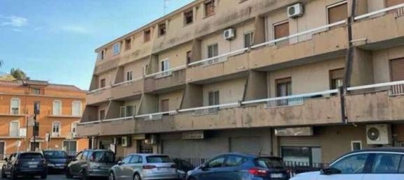 5 bedrooms Apartment in Catanzaro, Italy No. 375519 2