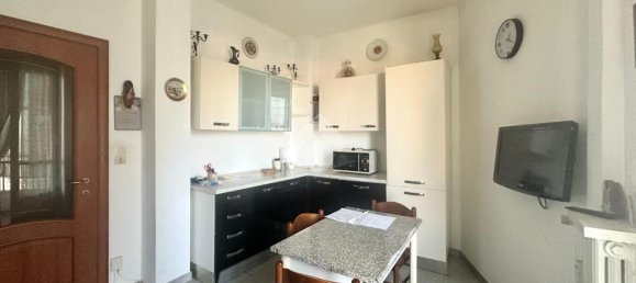 2 bedrooms Apartment in Turin, Italy No. 272024 7