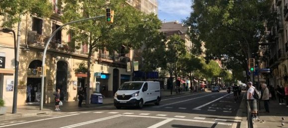 Коммерческая недвижимость 1000м² в Сантс-Монтжуик, Испания № 83405 7