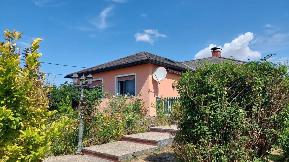 5 rooms Bungalow in Enzesfeld-Lindabrunn, Austria No. 132321