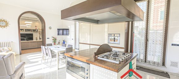 5 Schlafzimmer Wohnung in Genoa, Italy, Nr. 342206 20