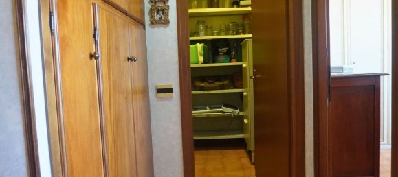 4 bedrooms Apartment in Rome, Italy No. 321598 32