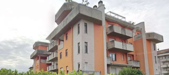 5 rooms Apartment in Dalmine, Italy No. 295721 9