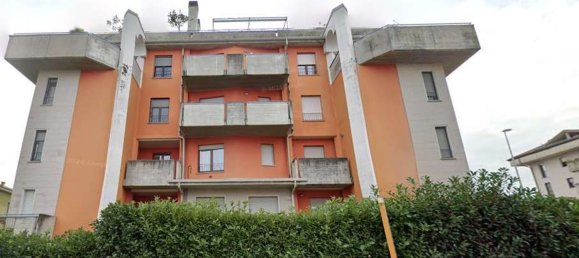 5 rooms Apartment in Dalmine, Italy No. 295721 8