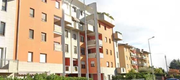 5 rooms Apartment in Dalmine, Italy No. 295721 10