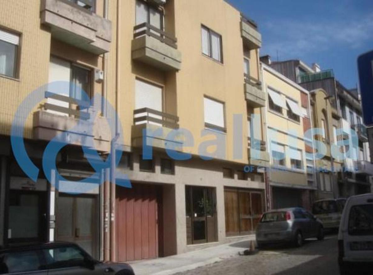 Laden in Porto, Portugal 190m², Nr. 8152