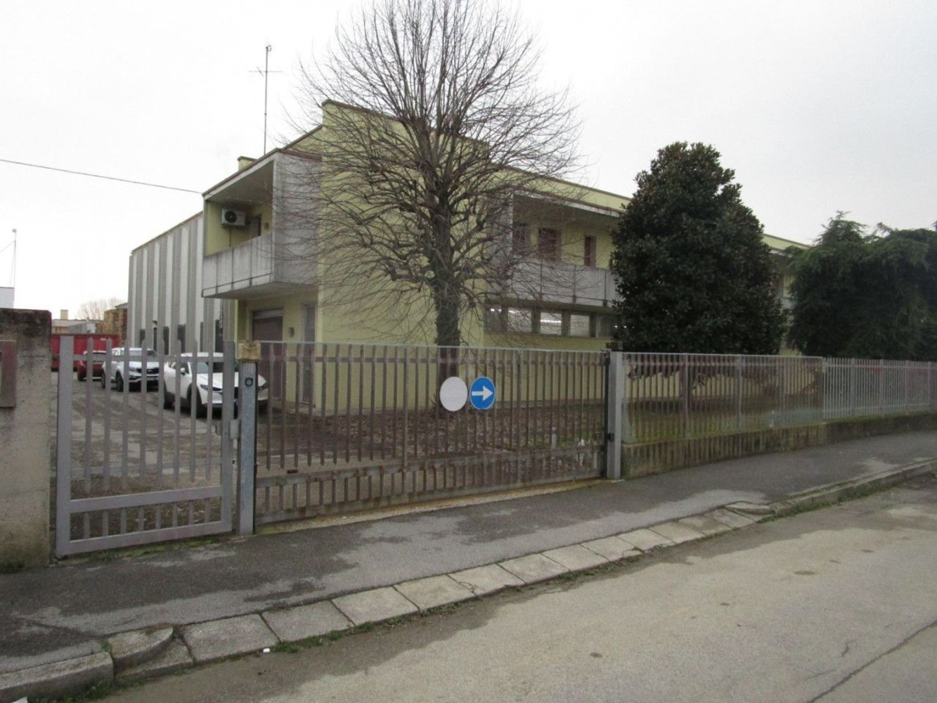 950m² Warehouse in Vigonza, Italy No. 210176