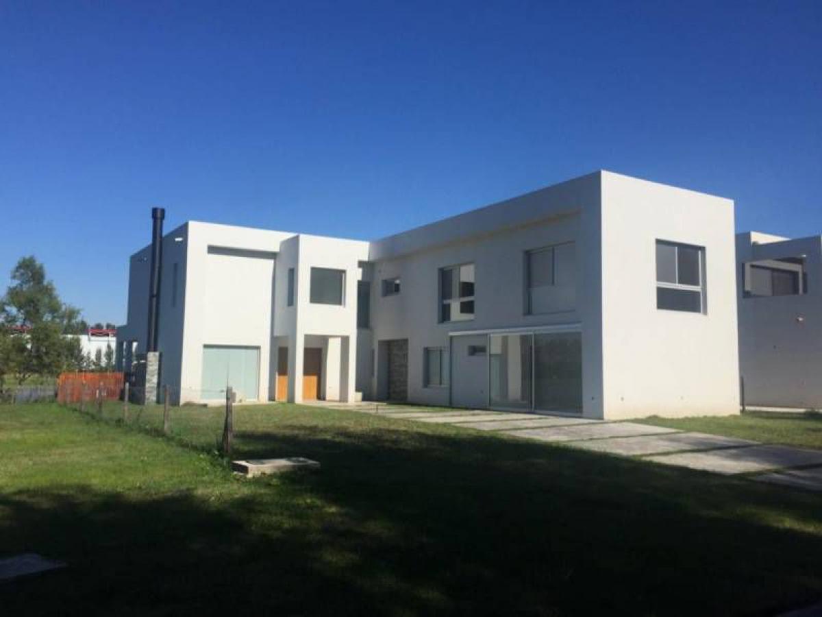 4 bedrooms House in Tigre, Argentina No. 931