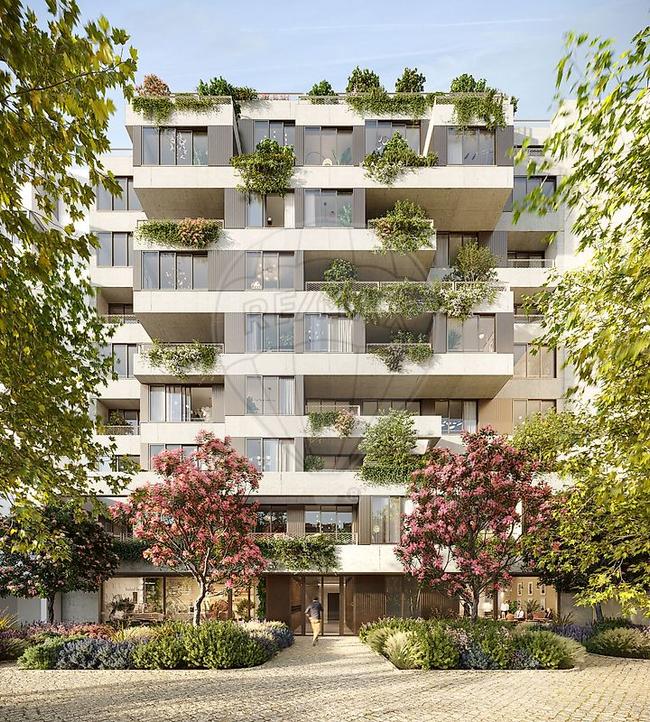 111m² Commercial property in Lisbon, Portugal No. 290438