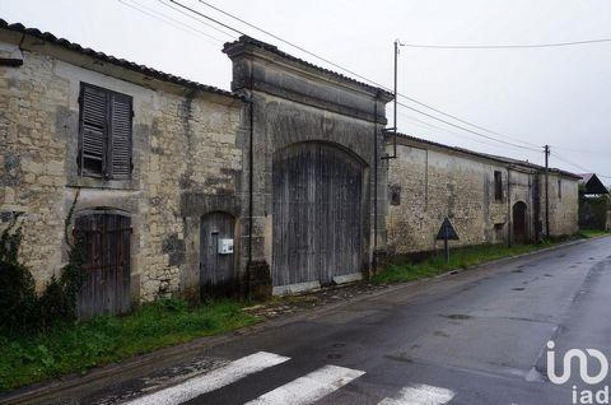 Casa de 4 dormitorios en Cognac, France No. 23791