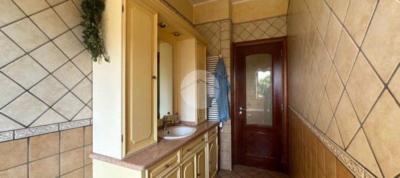 4 bedrooms Apartment in Naples, Italy No. 257851 22