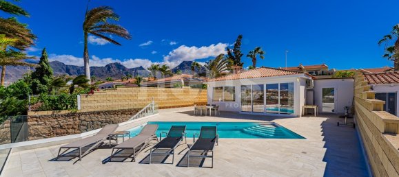 5 bedrooms Villa in Adeje, Spain No. 16207 18