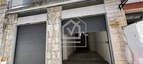 Garage à Bari, Italy 35m² No. 82886 5