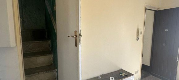 3 rooms Apartment in Palermo, Italy No. 71918 3