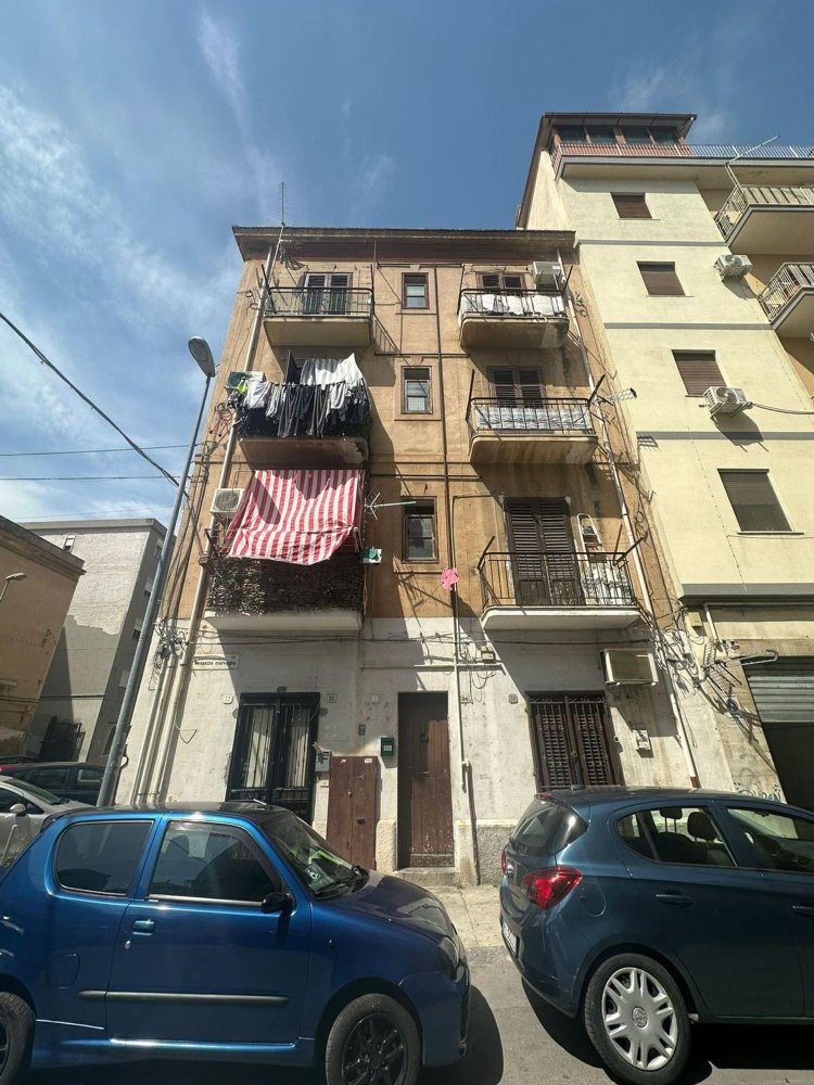 3 rooms Apartment in Palermo, Italy No. 71918