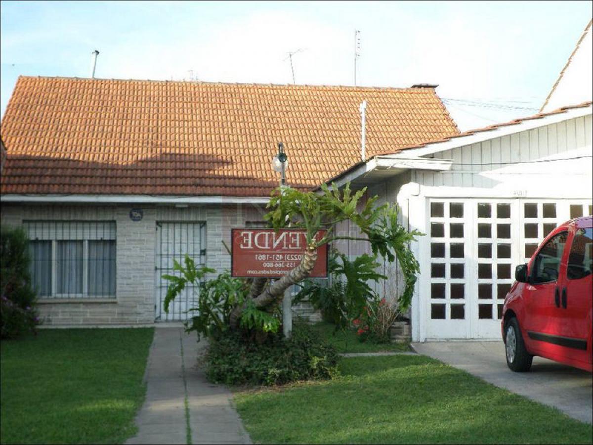 3 bedrooms House in Mar del Plata, Argentina No. 70277