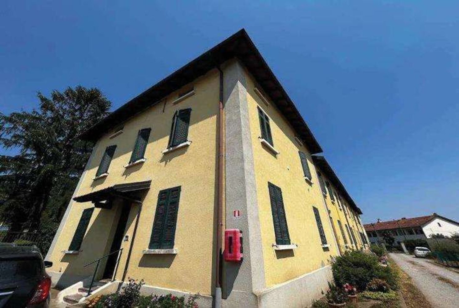 3-salle Appartement à Barasso, Italy No. 12953