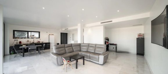 Villa de 3 dormitorios en Vallauris, France No. 298357 3