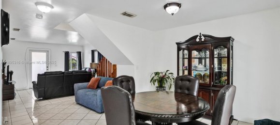 3 dormitorios villa en venta en Miami, Miami-Dade, Florida, USA № 614229 2