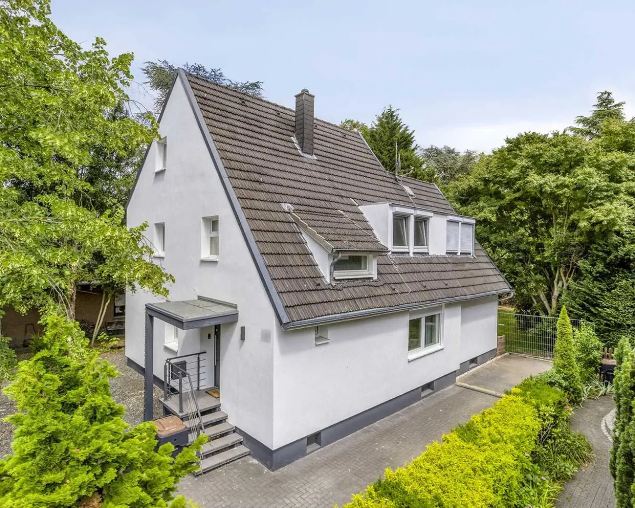 6 rooms House in Dusseldorf, Germany No. 267671