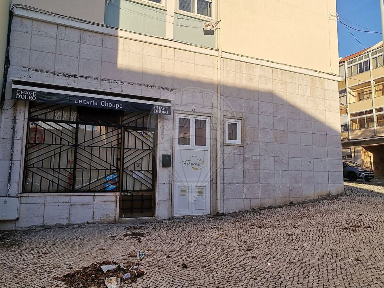 82m² Commercial property in Amadora, Portugal No. 70632