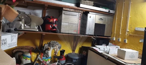 82m² Commercial property in Amadora, Portugal No. 70632 6