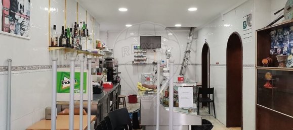 82m² Commercial property in Amadora, Portugal No. 70632 2