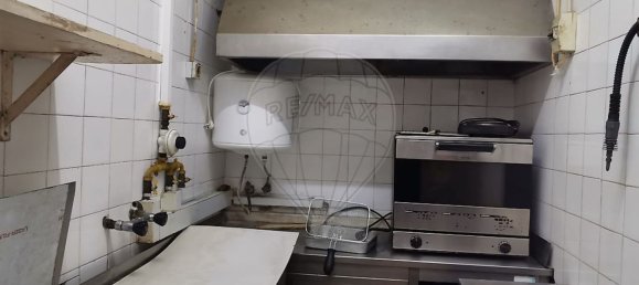 82m² Commercial property in Amadora, Portugal No. 70632 9