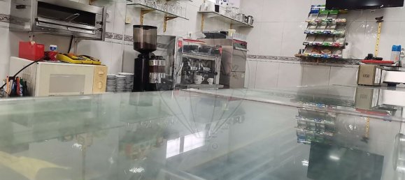 82m² Commercial property in Amadora, Portugal No. 70632 11